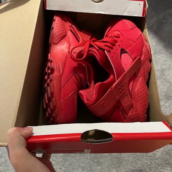 Nike, 6.5 youth , red huarache - Picture 1 of 3